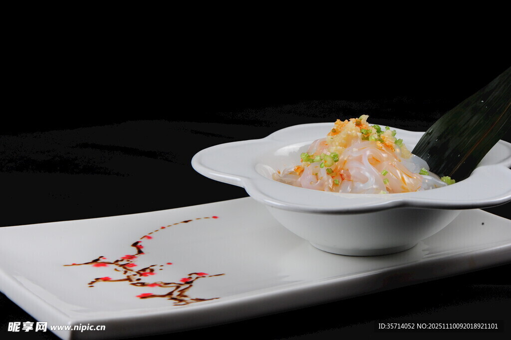 精致海鲜沙拉摆盘