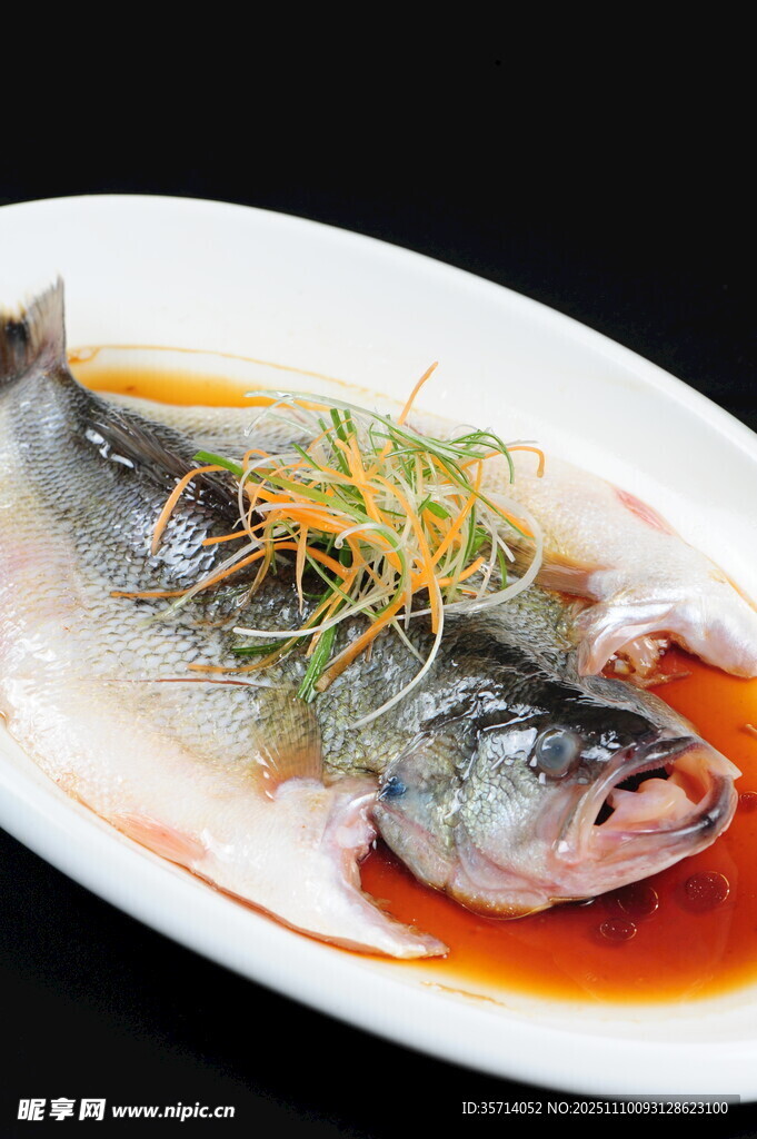 清蒸鲜鱼色泽诱人