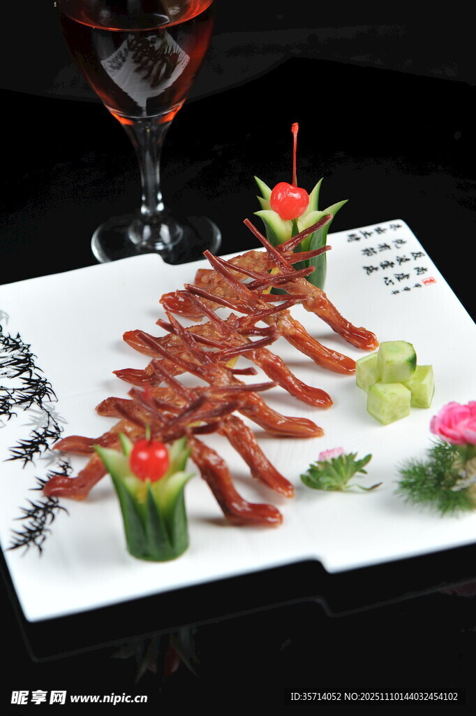 美味鸭舌摆盘精致诱人