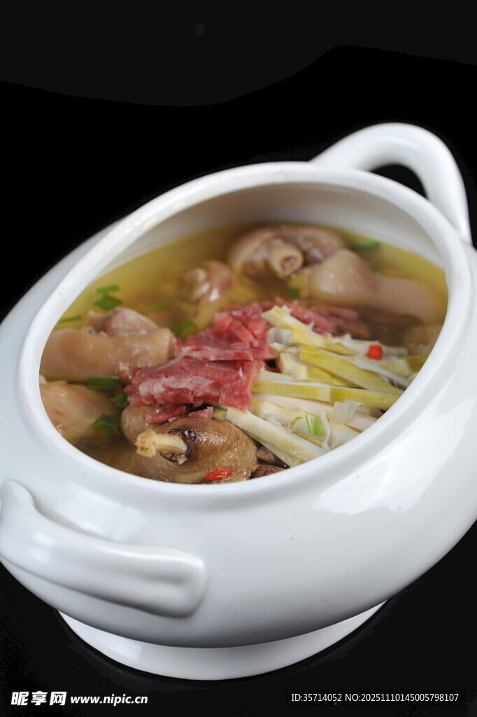 美味排骨蔬菜汤