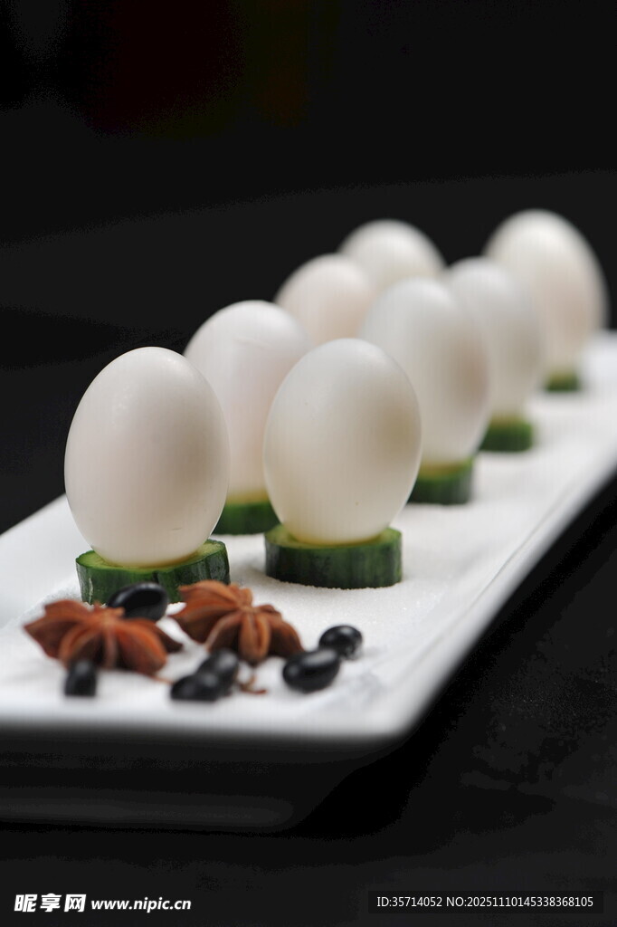 精致摆盘的美味鹌鹑蛋