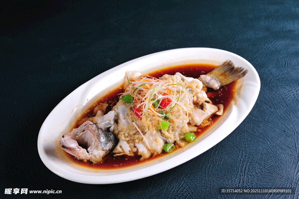 清蒸鱼鲜香美味诱人