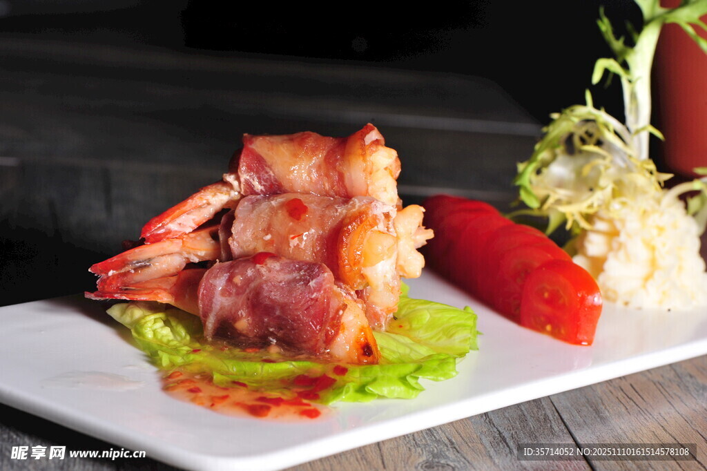 美味培根鲜虾摆盘料理
