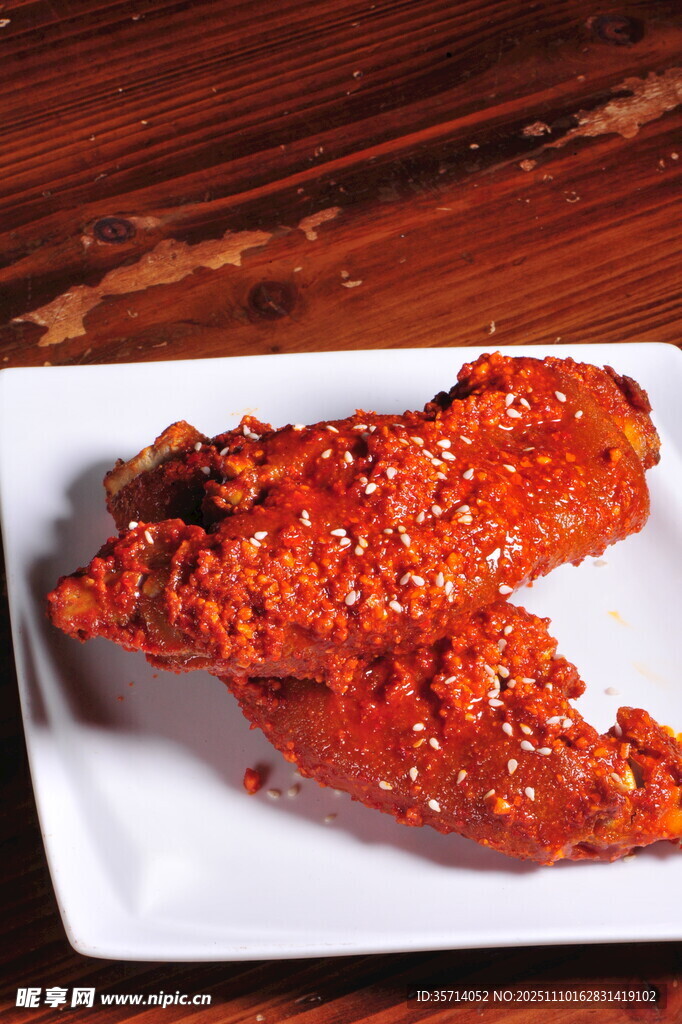 香辣诱人的美味烤鸡翅