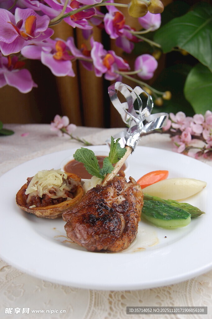 香煎羊排配精致摆盘