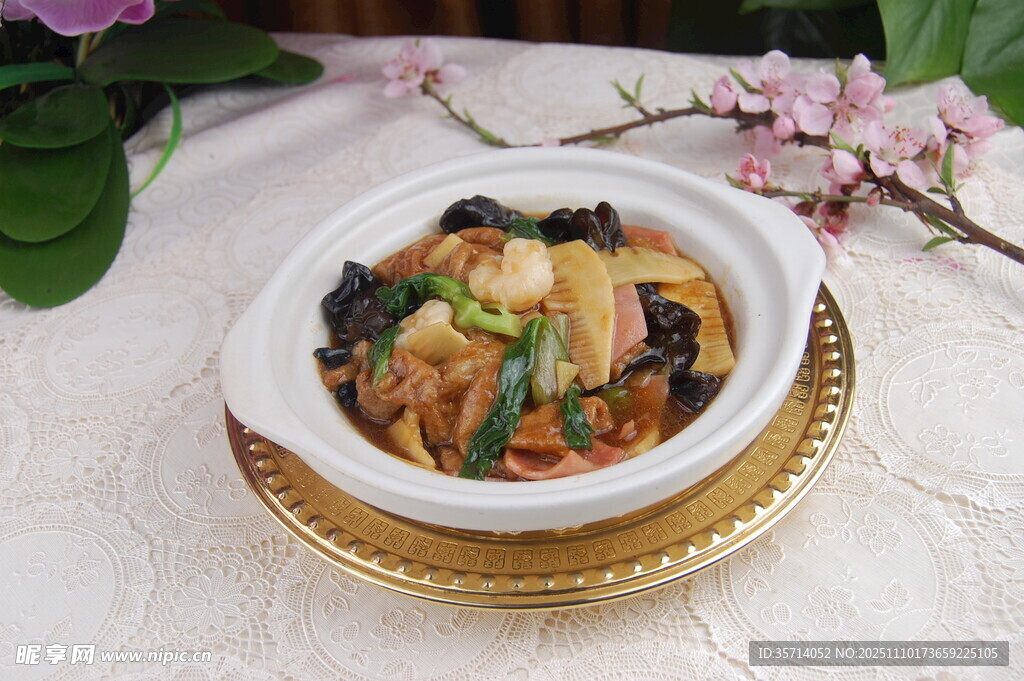 美味砂锅菜鲜香诱人