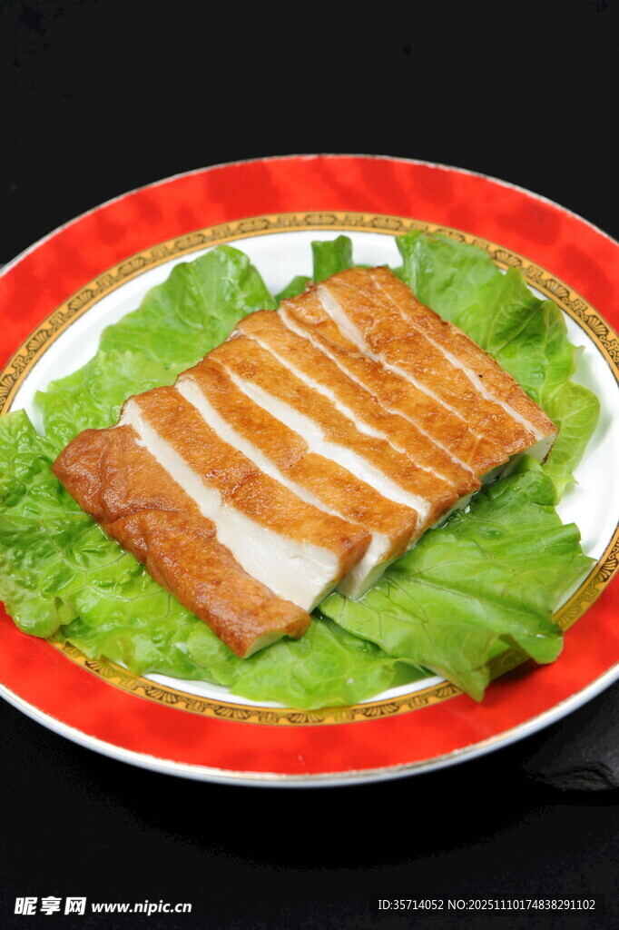 美味脆皮烧肉配生菜