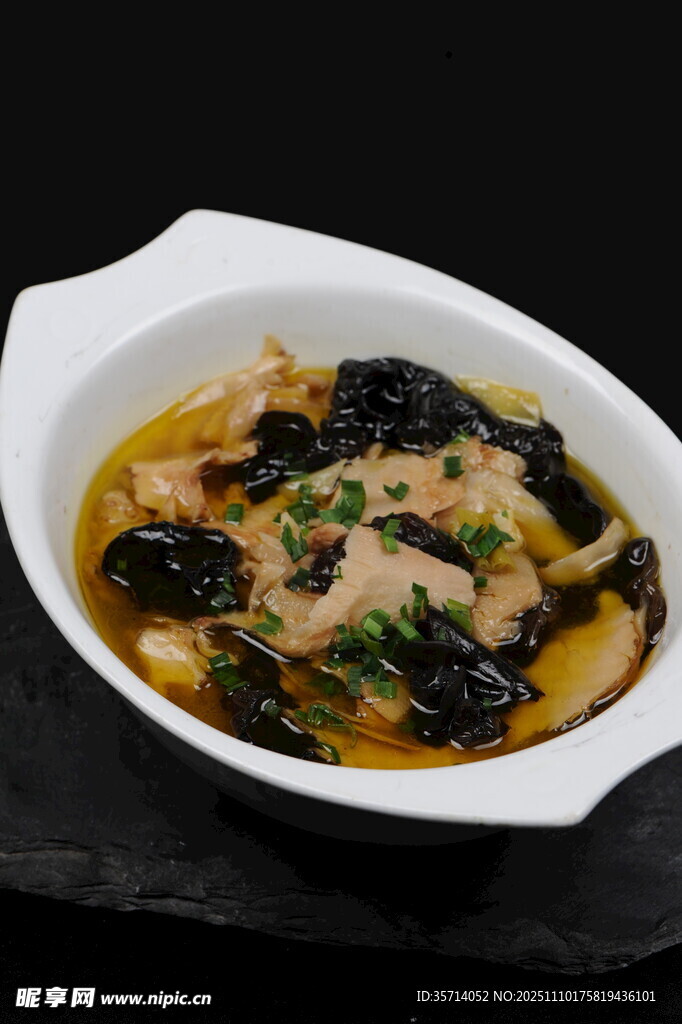 金汤木耳鸡肉煲