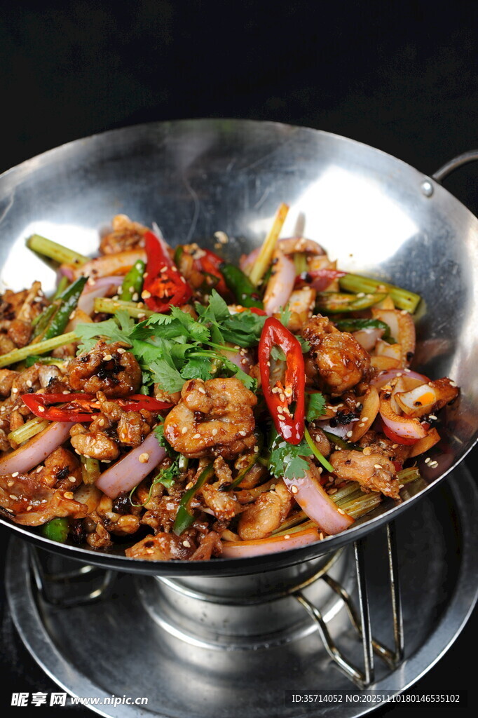 香辣干锅美食诱人呈现