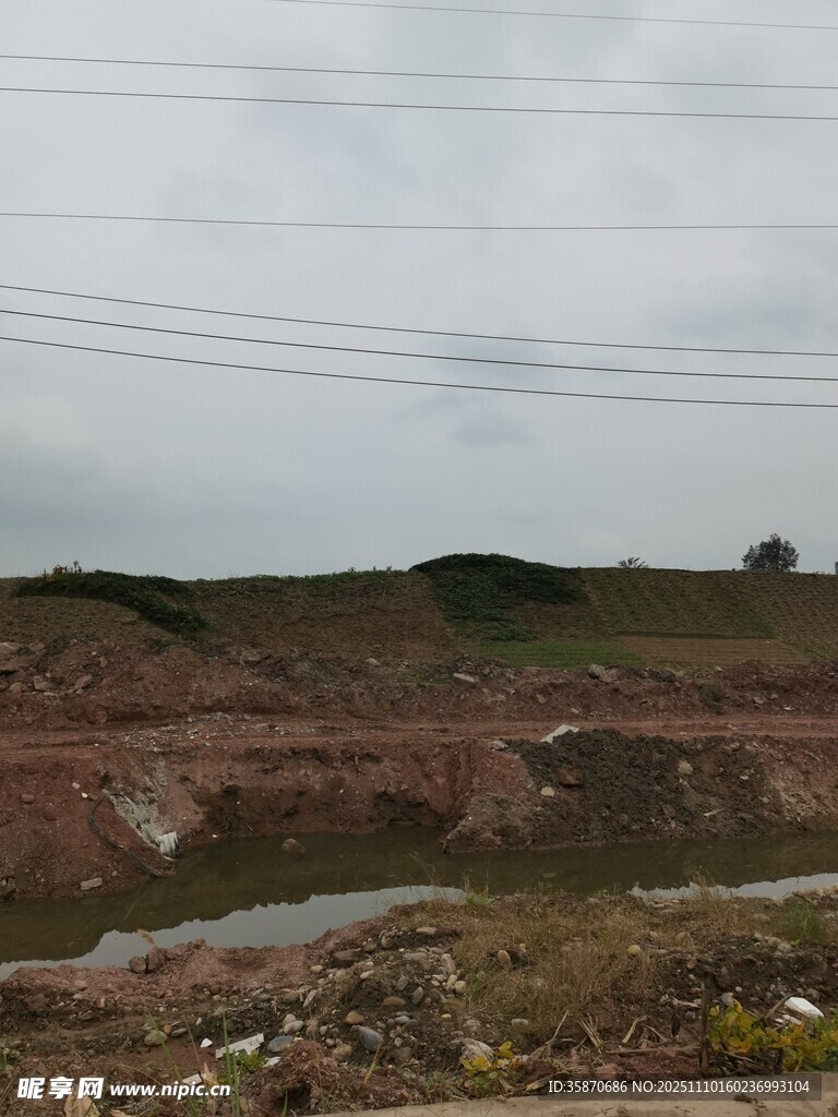 荒地景象电线横跨