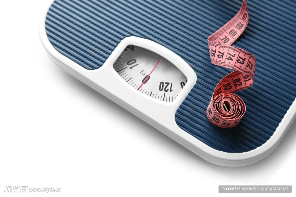 体重秤与卷尺的健康组合
