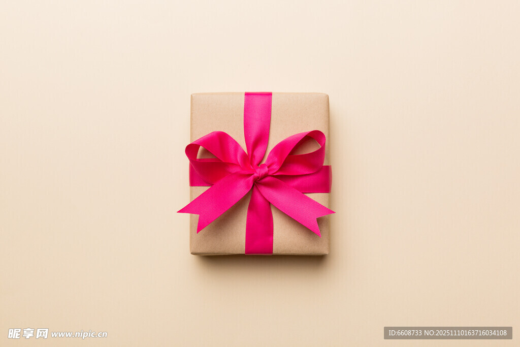 精美礼品盒粉色蝴蝶结装饰