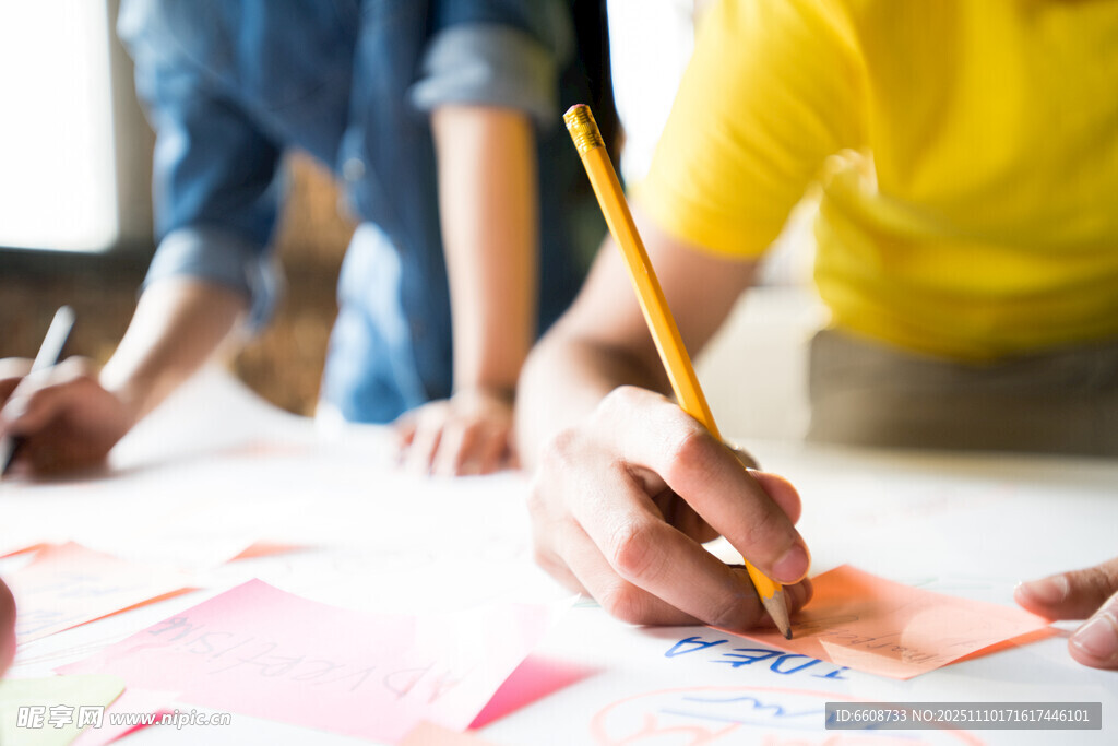 团队协作创意绘图时刻