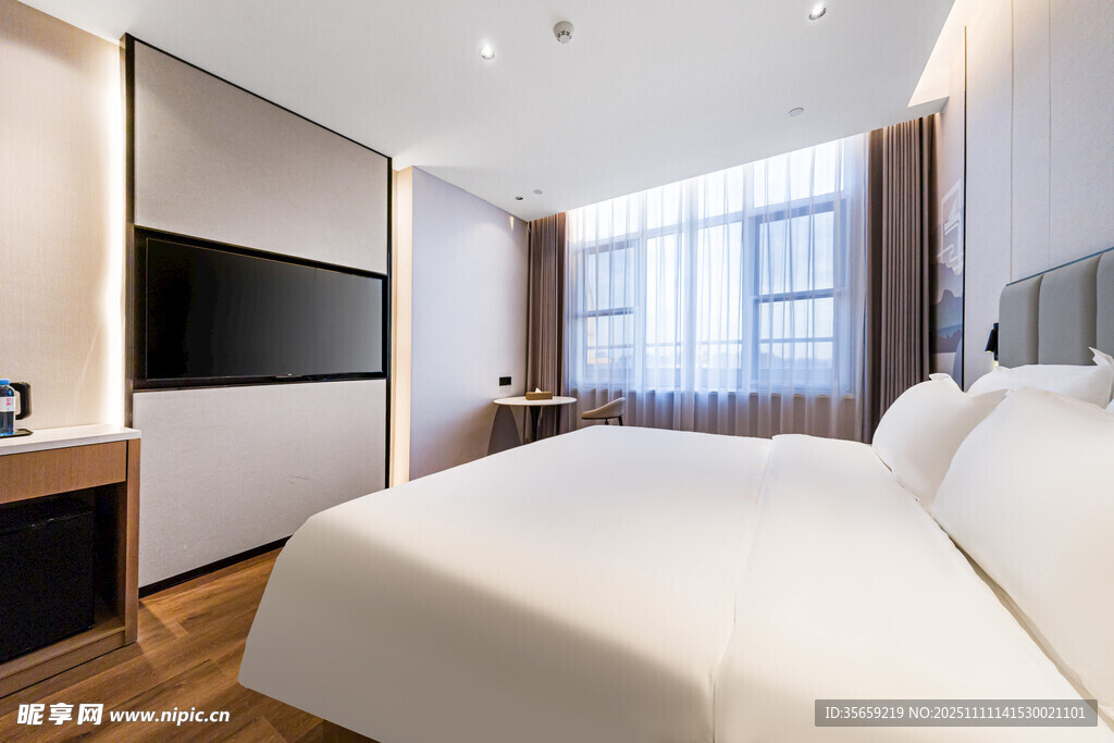 现代简约风格温馨卧室