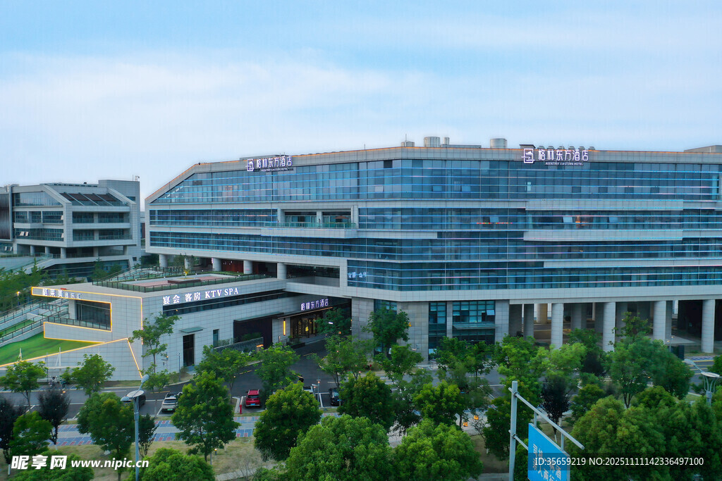 现代风格大型办公建筑景观