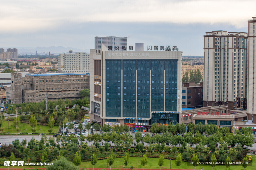 城市现代建筑与绿地景观