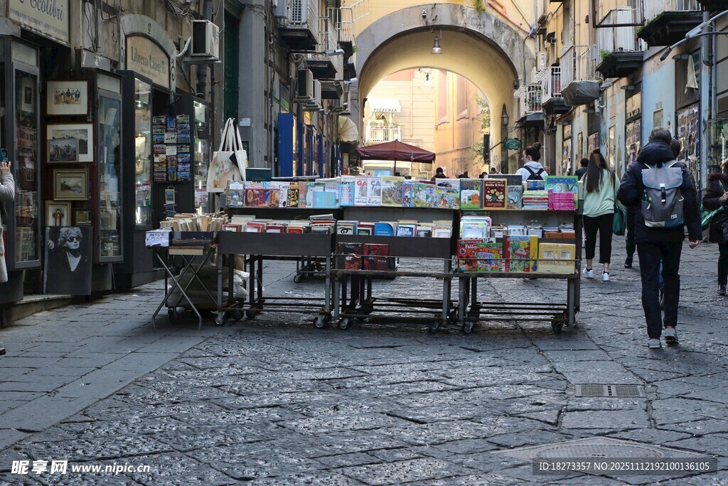 街头书摊