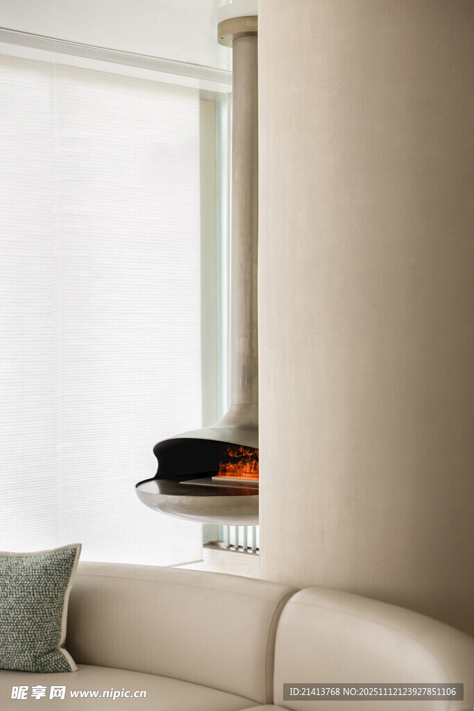 现代简约风客厅壁炉一角