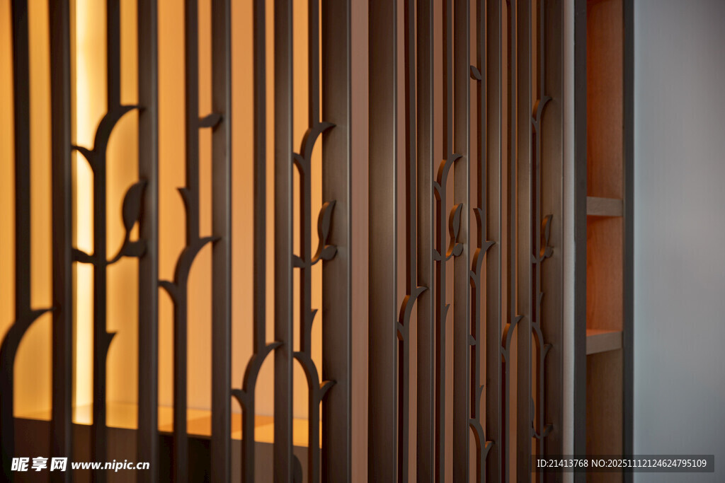 中式雕花木质隔断