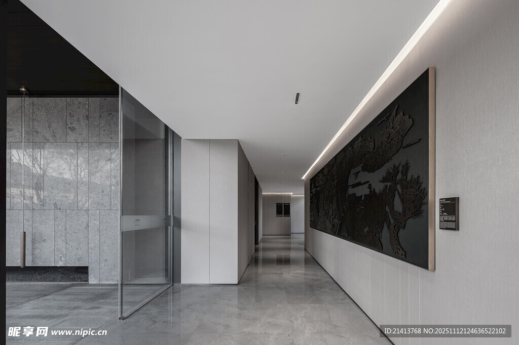 现代简约风格的宽敞走廊