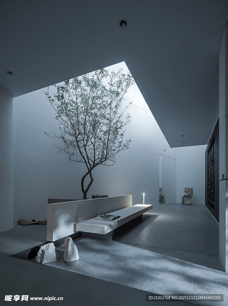 室内枯树艺术空间设计