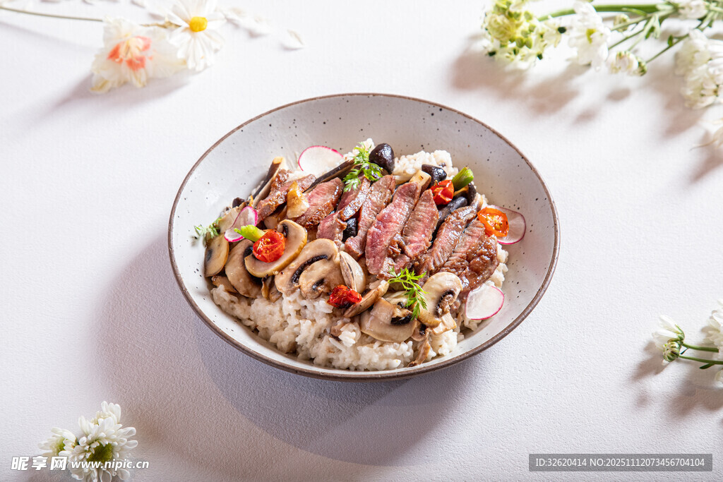 菌菇牛肉盖饭