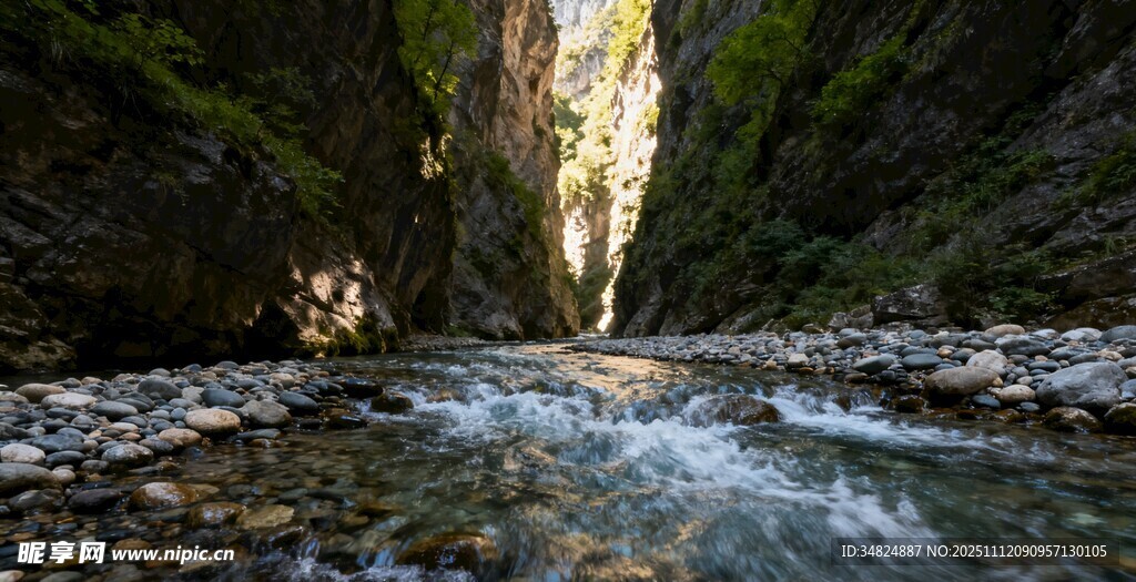 峡谷溪流的自然之美