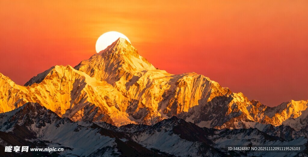 壮丽雪山日出美景