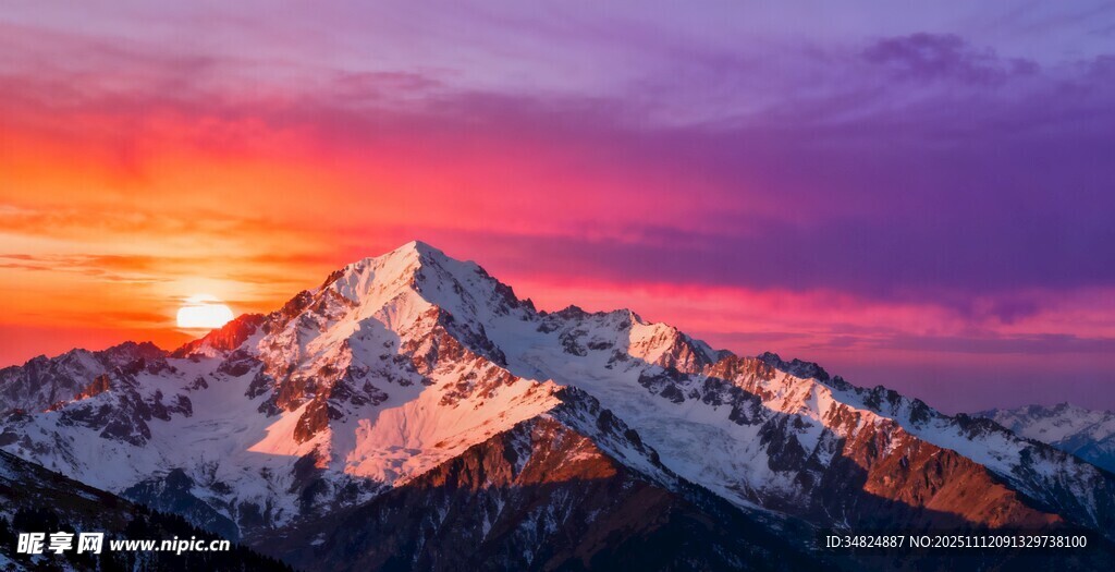 壮丽雪山日出美景