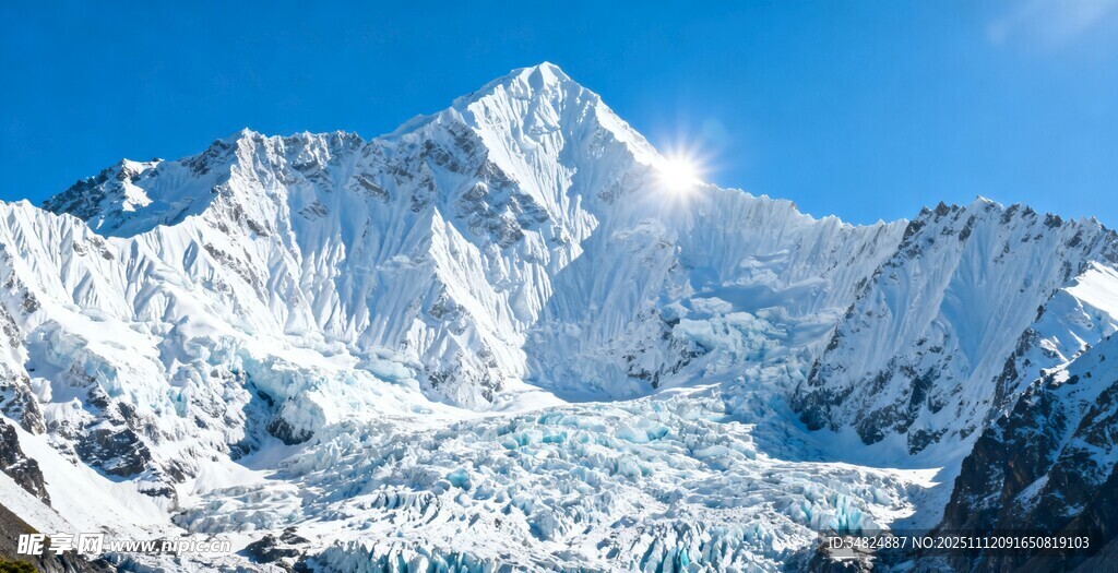 巍峨雪山壮丽景观