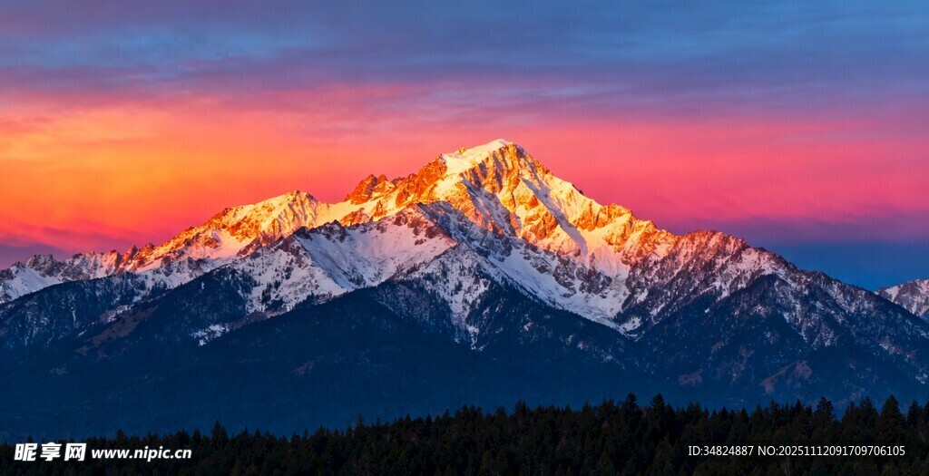 壮丽雪山日出美景