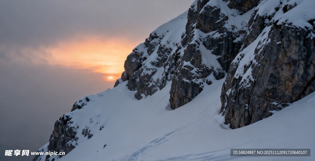 雪山日暮美景