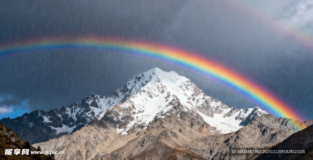 雪山之巅的绚丽彩虹