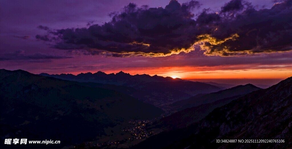壮丽山间日落美景
