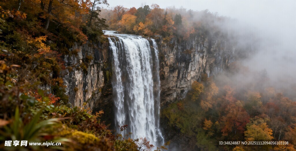 秋日瀑布美景