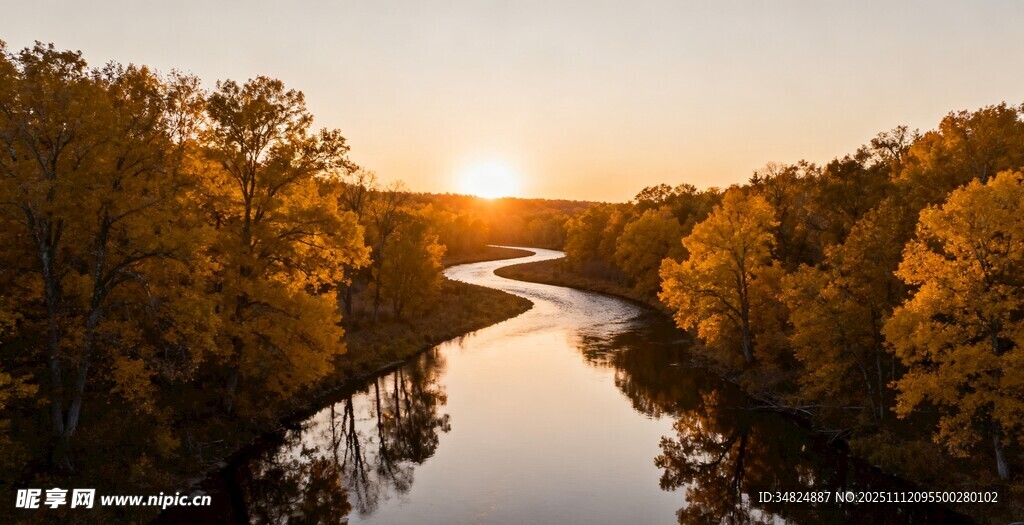 夕阳下河流穿林美景