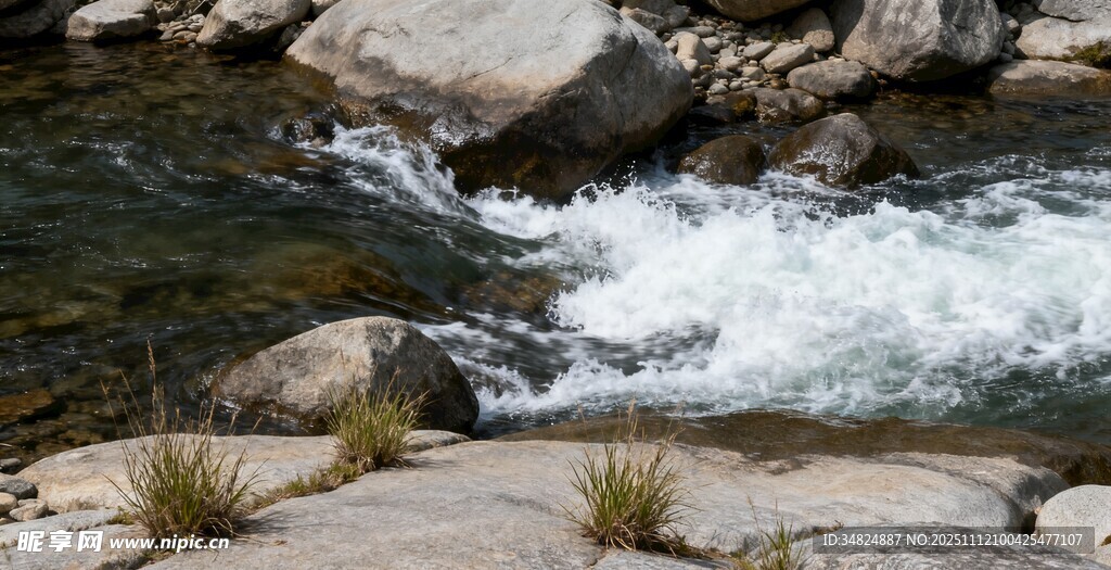 山间溪流与岩石景观
