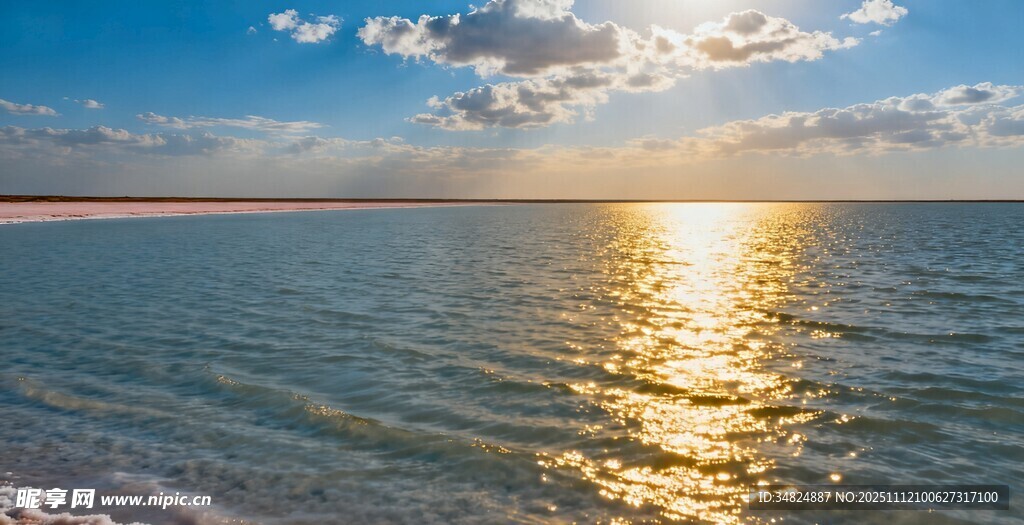 夕阳下波光粼粼的海面