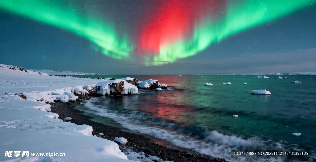 极光映照冰雪海岸美景