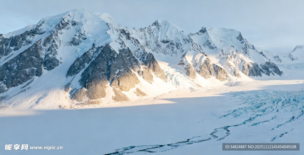 壮丽雪山景观