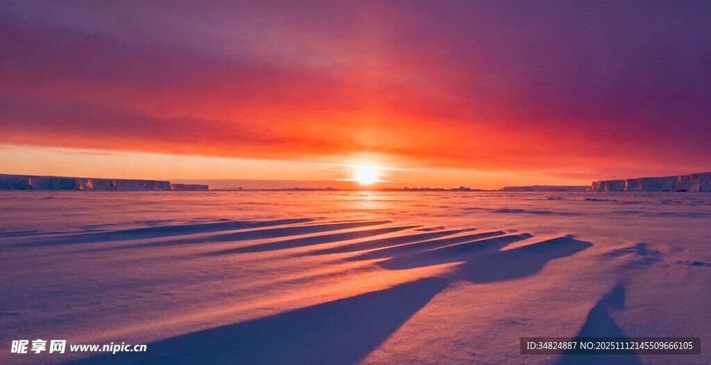 夕阳下的冰雪世界美景