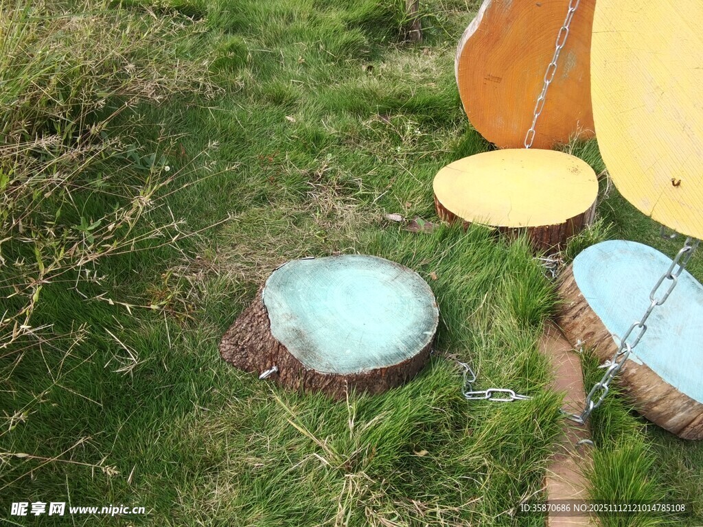 户外彩色圆盘装置艺术