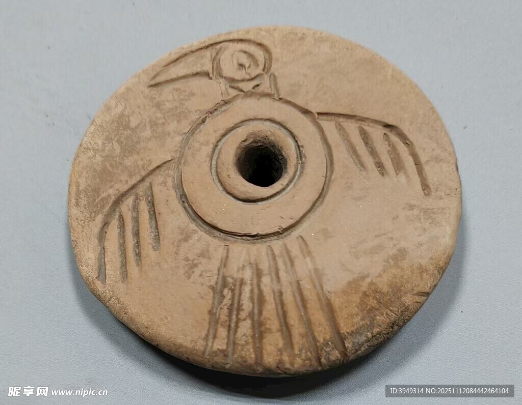 远古刻纹陶制圆盘