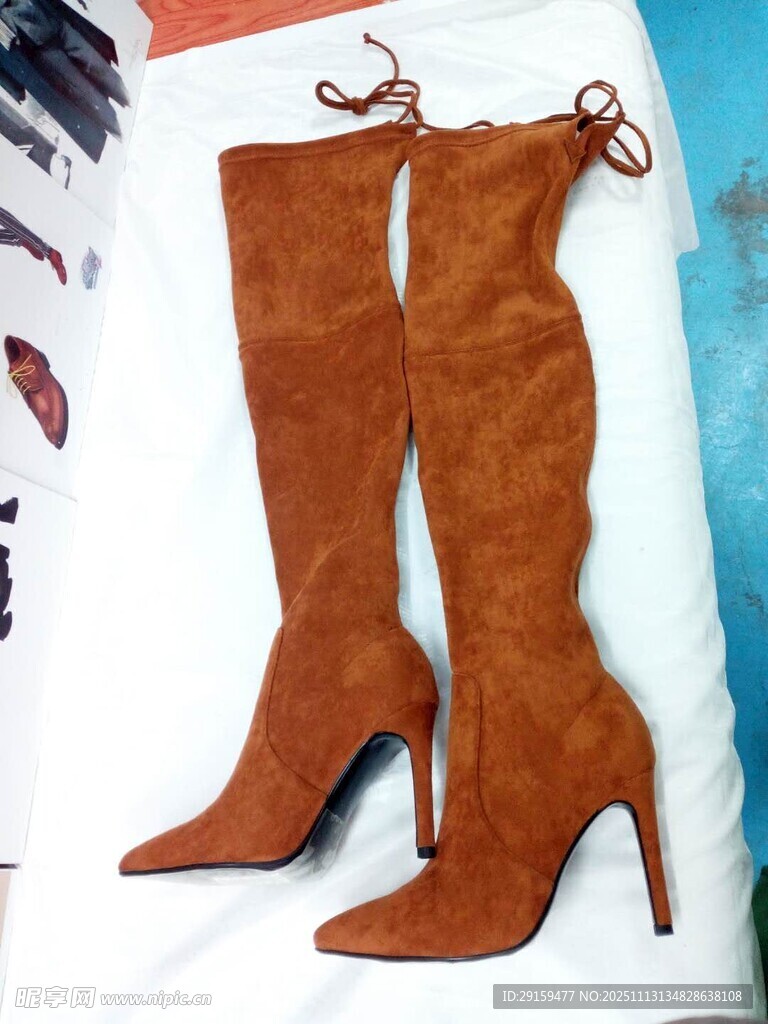 棕色高跟过膝长筒女靴