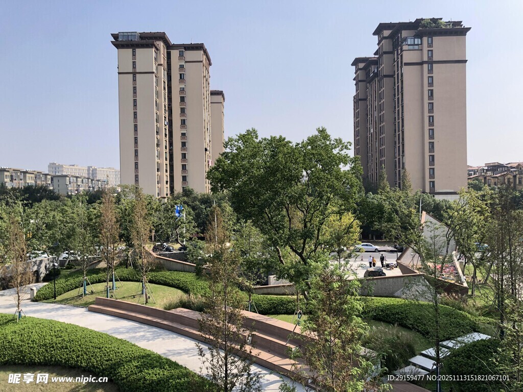 城市中的绿意景观社区