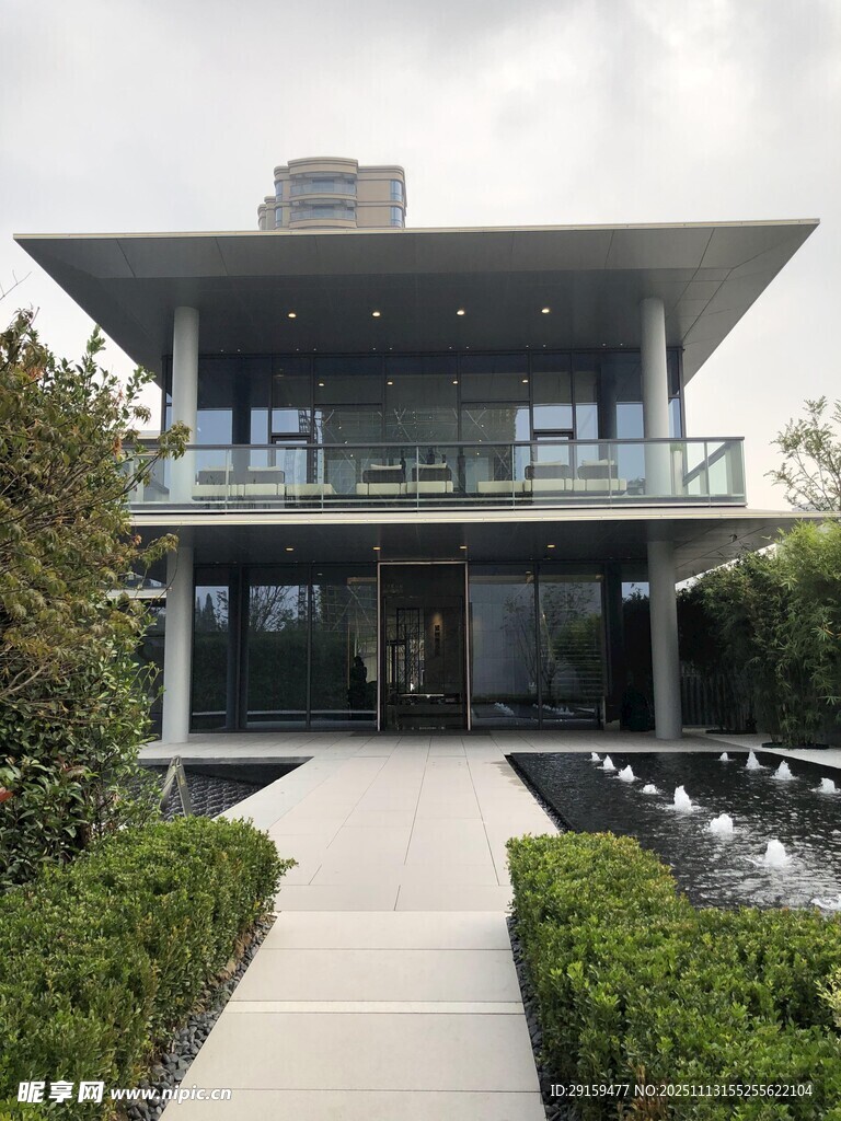 现代风格庭院住宅外观