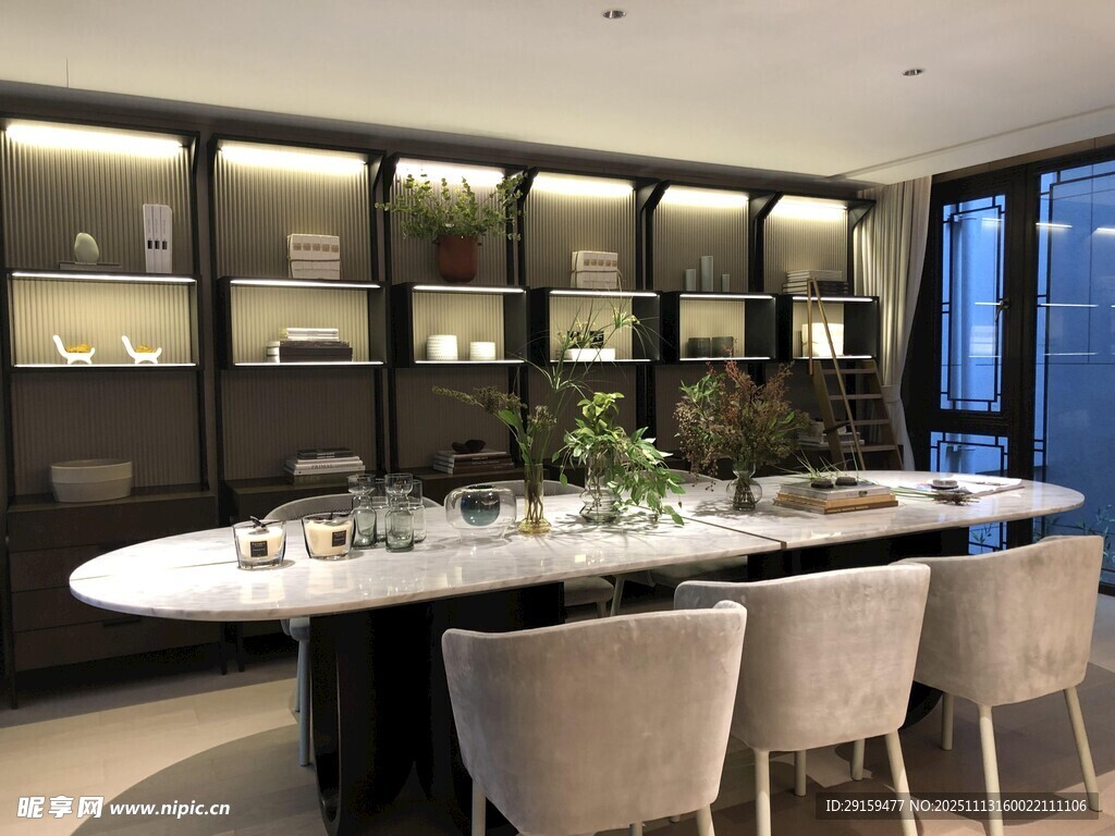 现代简约风格豪华餐厅空间