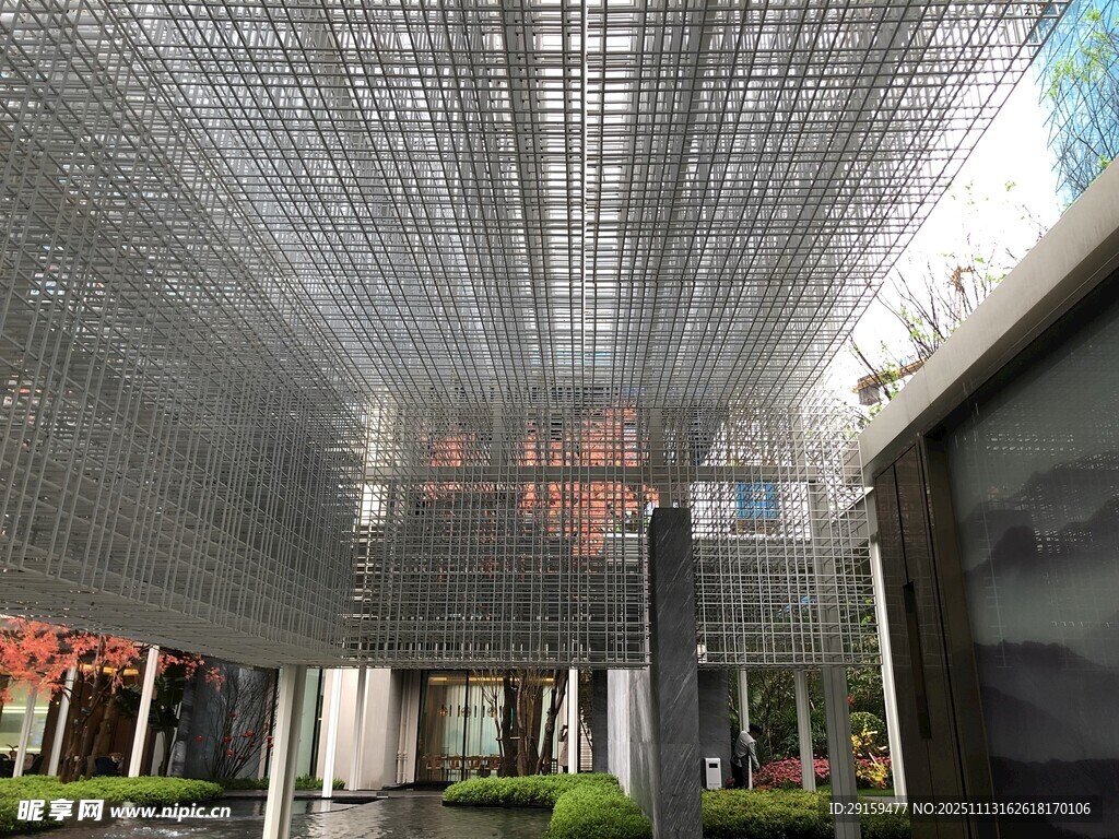 现代建筑金属网格天花板