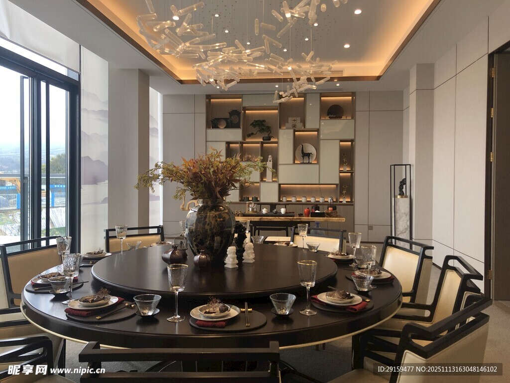 现代中式风格豪华餐厅空间