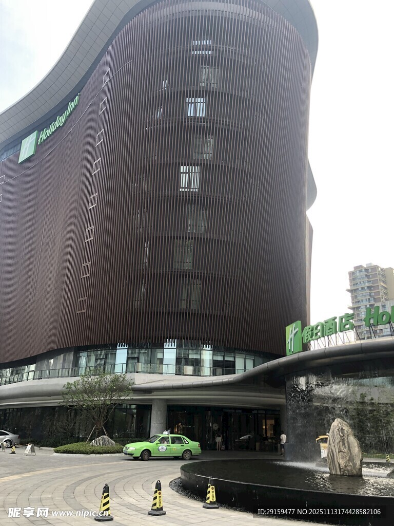 独特造型的现代化大楼